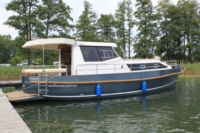 CZARTER JACHTÓW MOTOROWYCH TYPU HOUSEBOAT 